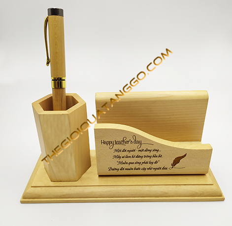 Bút gỗ và lọ cắm bút thường được chọn làm quà tặng gỗ ngày 20/11