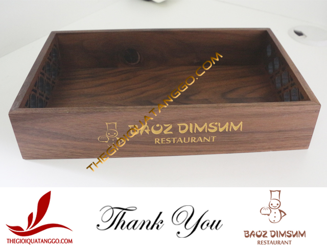 Khay gỗ đựng lọ gia vị khắc laser logo Nhà hàng Baoz Dimsum
