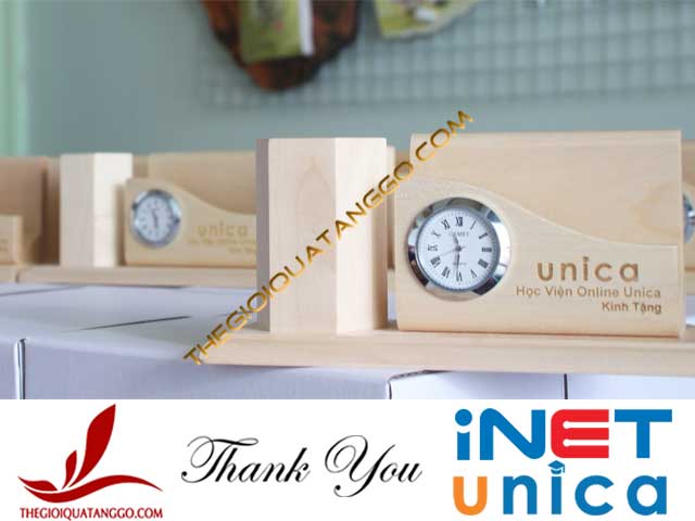 Công ty Cổ phần iNET - Học viện online Unica đặt hộp lọ cắm bút gỗ