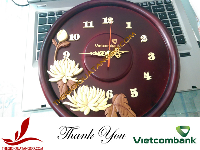 Vietcom Bank Hà Nam đặt đồng hồ gỗ treo tường làm quà tặng khách hàng