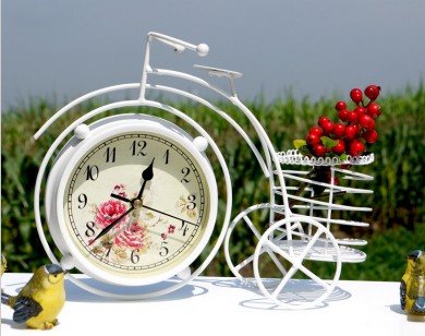 Đồng hồ gỗ món quà thời gian dành cho khách hàng của bạn