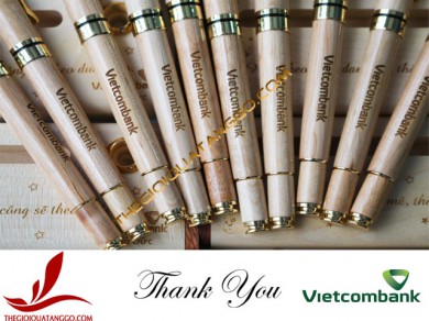Ngân hàng Vietcom bank Thủ Đức đặt hộp bút và bút gỗ làm quà tặng công ty!