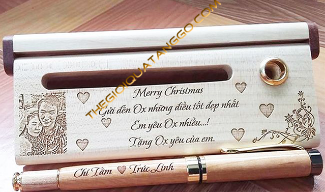 Bút gỗ và hộp bút luôn là món quà tặng bằng gỗ phổ biến ở các dịp lễ