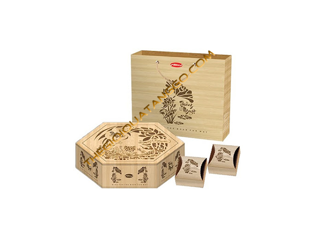 Hộp gỗ đựng bánh Trung Thu là một trong những quà tặng sáng tạo độc đáo