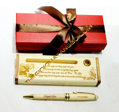 Quà tặng gỗ 20 tháng 11 phổ biến là bút gỗ