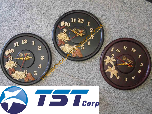 Đồng hồ gỗ treo tường khắc logo công ty TST Corp