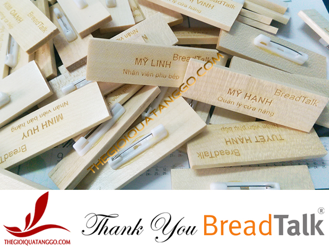 Chuỗi cửa hàng Breadtalk đặt bảng tên gỗ