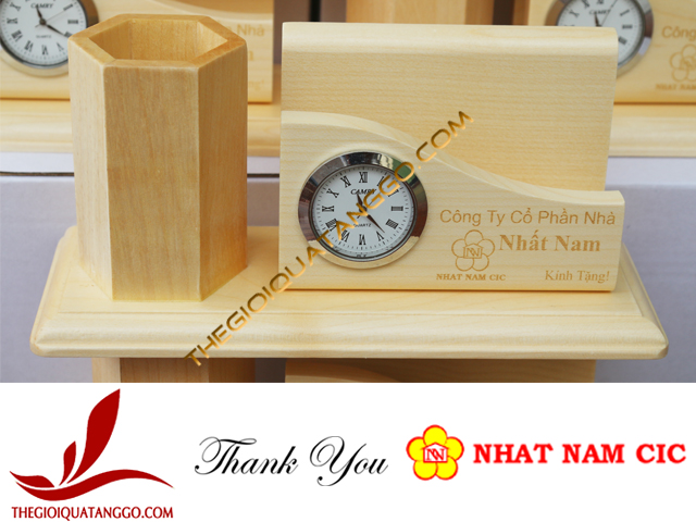 Lọ cắm bút gỗ khắc logo công ty Nhất Nam