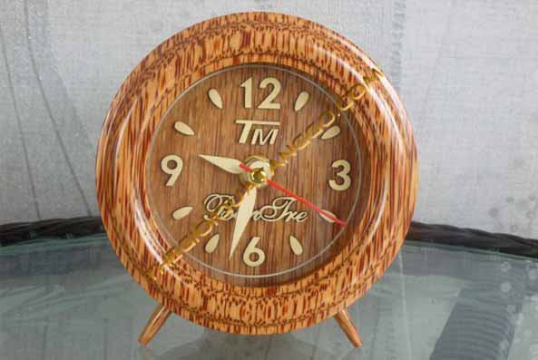 Đồng hồ gỗ để bàn được sản xuất tại công ty quà tặng gỗ