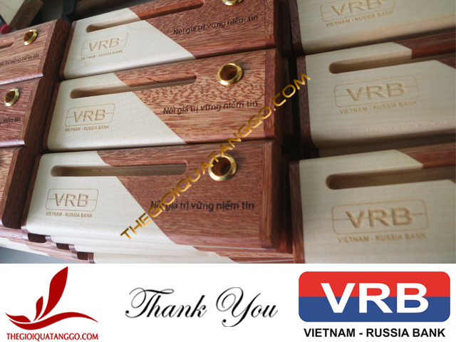 Hộp bút gỗ khắc logo và slogan của Vietnam - Russia Bank (VRB)