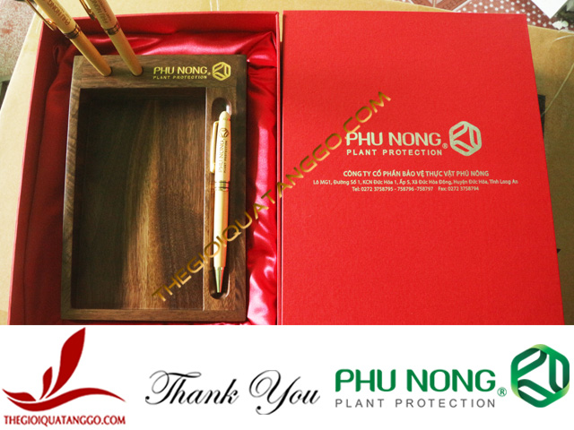 Công ty TNHH Phú Nông đặt khay gỗ walnut và bút gỗ maple làm quà tặng đối tác
