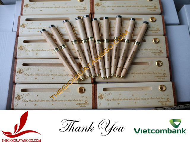 Vietcombank Thủ Đức đặt sản phẩm hộp bút gỗ kèm bút gỗ