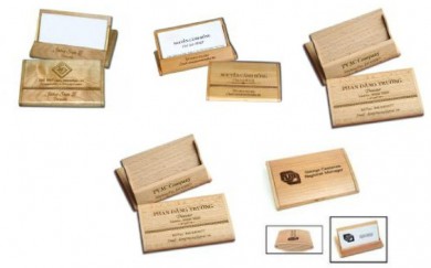 Có nên hay không việc chọn hộp namecard gỗ khắc tên làm đồng phục cho nhân viên công ty.