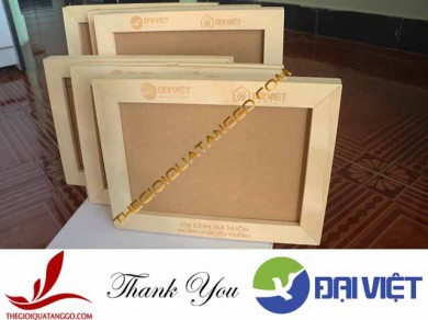 Khách hàng tiêu biểu – Công ty Cổ phần Đầu tư và Công nghệ Đại Việt đặt khung hình gỗ maple làm quà tặng