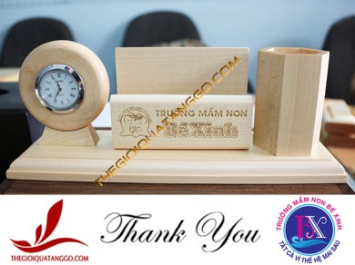 Khách hàng tiêu biểu – Trường Mầm Non Bé Xinh đặt lọ cắm bút gỗ có đồng hồ làm quà tặng