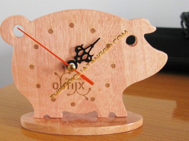 Quà tặng đồng hồ gỗ mỹ nghệ độc đáo cho doanh nghiệp