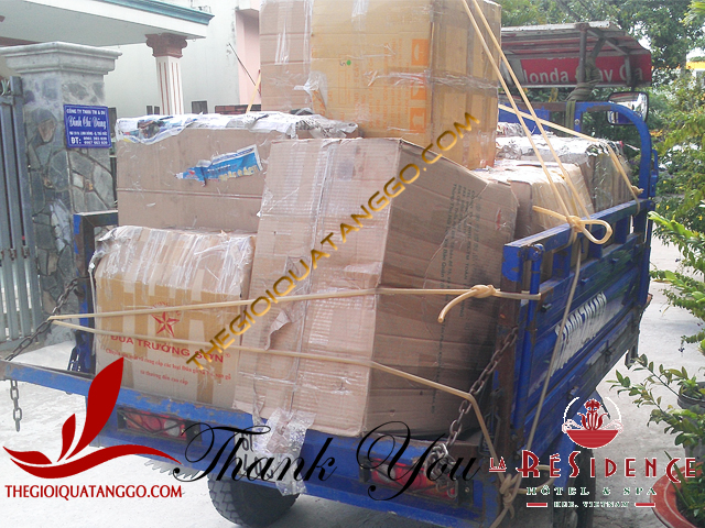 Chuyển chuyến hàng ra bến xe để giao cho khách hàng Chuyển chuyến hàng ra bến xe để giao cho khách hàng