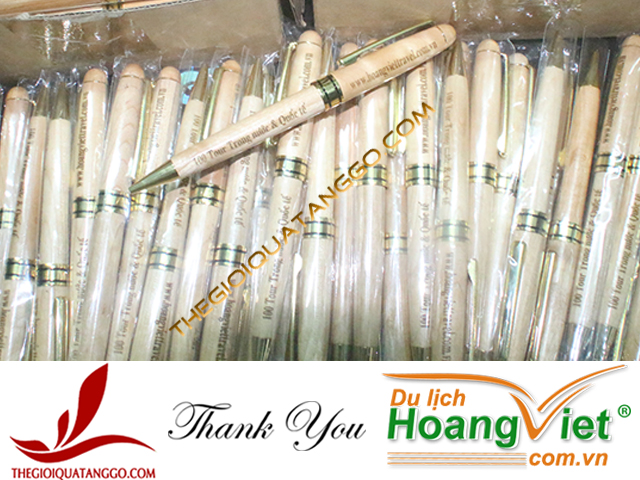 Bút gỗ maple nắp xoay của Công ty Cổ Phần Đầu Tư - Vận Tải - Du Lịch Hoàng Việt