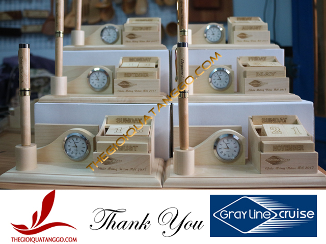 Gray Line Hạ Long đặt lịch gỗ để bàn và bút gỗ maple Gray Line Hạ Long đặt lịch gỗ để bàn và bút gỗ maple