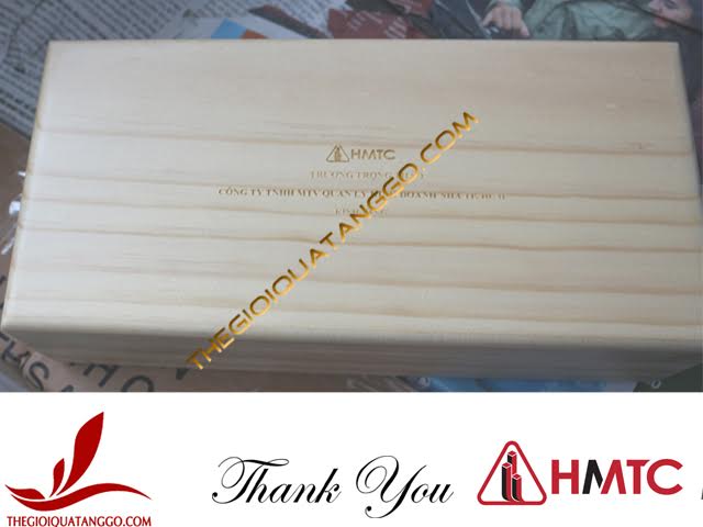 Logo thương hiệu và tên doanh nghiệp được khắc laser tinh tế và tỉ mỉ Logo thương hiệu và tên doanh nghiệp được khắc laser tinh tế và tỉ mỉ