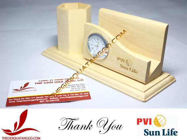 Công ty TNHH Bảo Hiểm Nhân Thọ PVI Sun Life đặt hộp lọ cắm bút gỗ để bàn