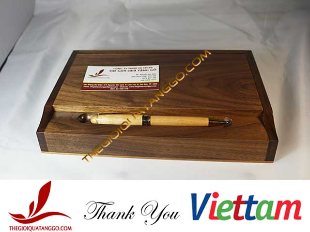 Lịch gỗ để bàn sang trọng của Công ty Việt Tâm Lịch gỗ để bàn sang trọng của Công ty Việt Tâm