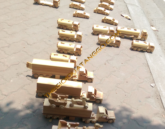 Hạn chế để quà tặng gỗ trực tiếp dưới ánh nắng mặt trời