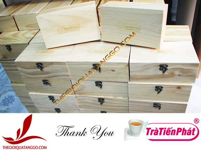 Hộp gỗ thông tự nhiên khắc laser logo của Trà Tiến Phát