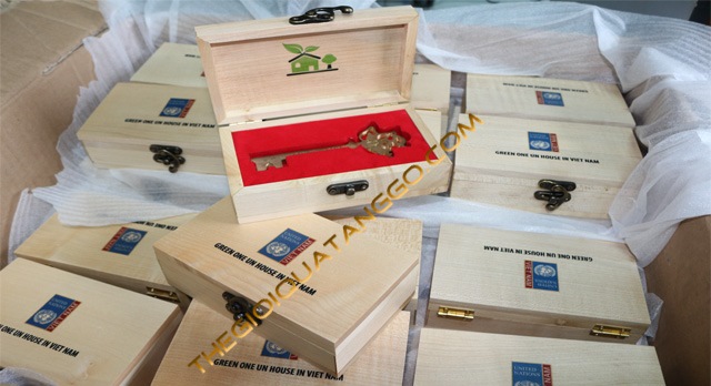 Hộp quà tặng gỗ sang trọng