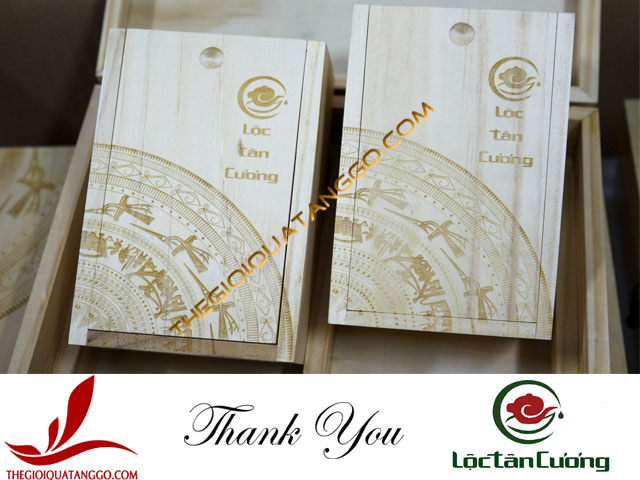 Logo và hình ảnh thương hiệu được khắc laser tinh tế lên hộp trà gỗ Logo và hình ảnh thương hiệu được khắc laser tinh tế lên hộp trà gỗ
