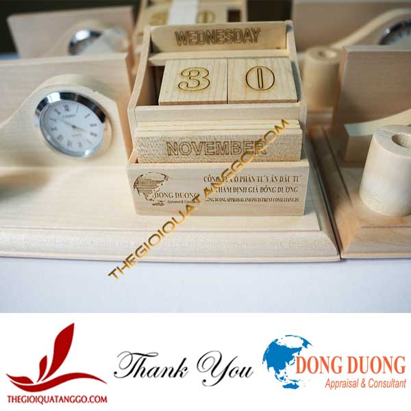 Lịch gỗ để bàn khắc logo Công Ty Tư Vấn Đầu Tư Và Thẩm Định Giá Đông Dương Lịch gỗ để bàn khắc logo Công Ty Tư Vấn Đầu Tư Và Thẩm Định Giá Đông Dương