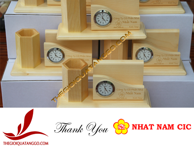 Công ty Nhất Nam đặt lọ cắm bút gỗ