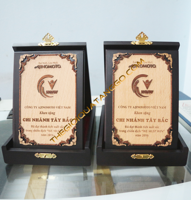 Quà tặng gỗ để bàn với hoa văn sắc sảo và tinh tế