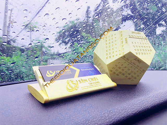 Qùa tặng gỗ Trung Thu - Lịch để bàn 12 mặt Qùa tặng gỗ Trung Thu - Lịch để bàn 12 mặt
