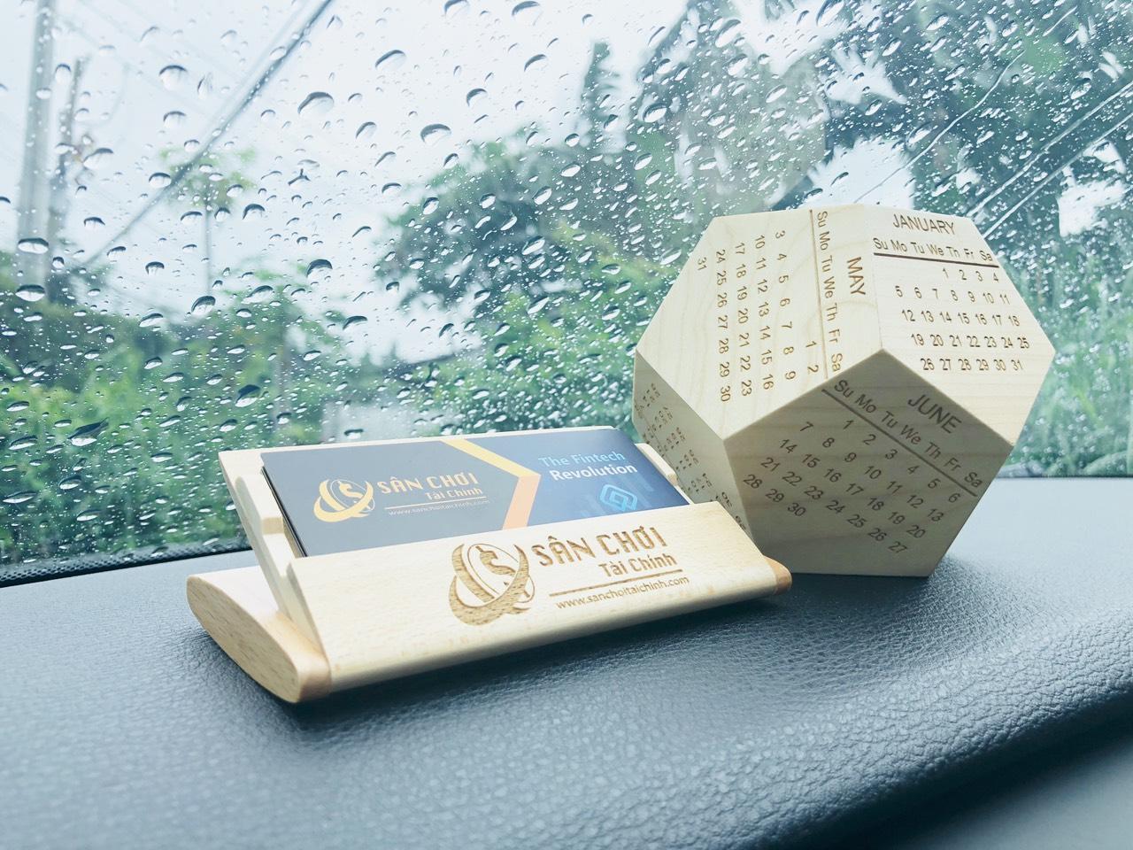 Qùa tặng gỗ Trung Thu - Lịch gỗ để bàn 12 mặt