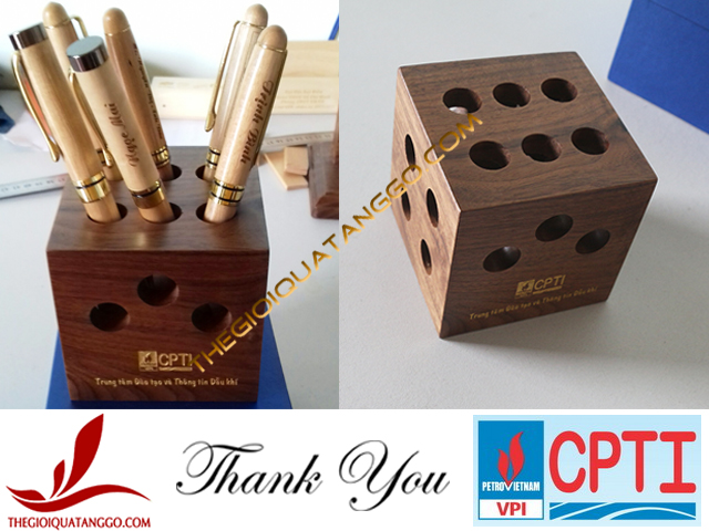Lọ cắm bút vuông gỗ walnut do CPTI đặt hàng Lọ cắm bút vuông gỗ walnut do CPTI đặt hàng